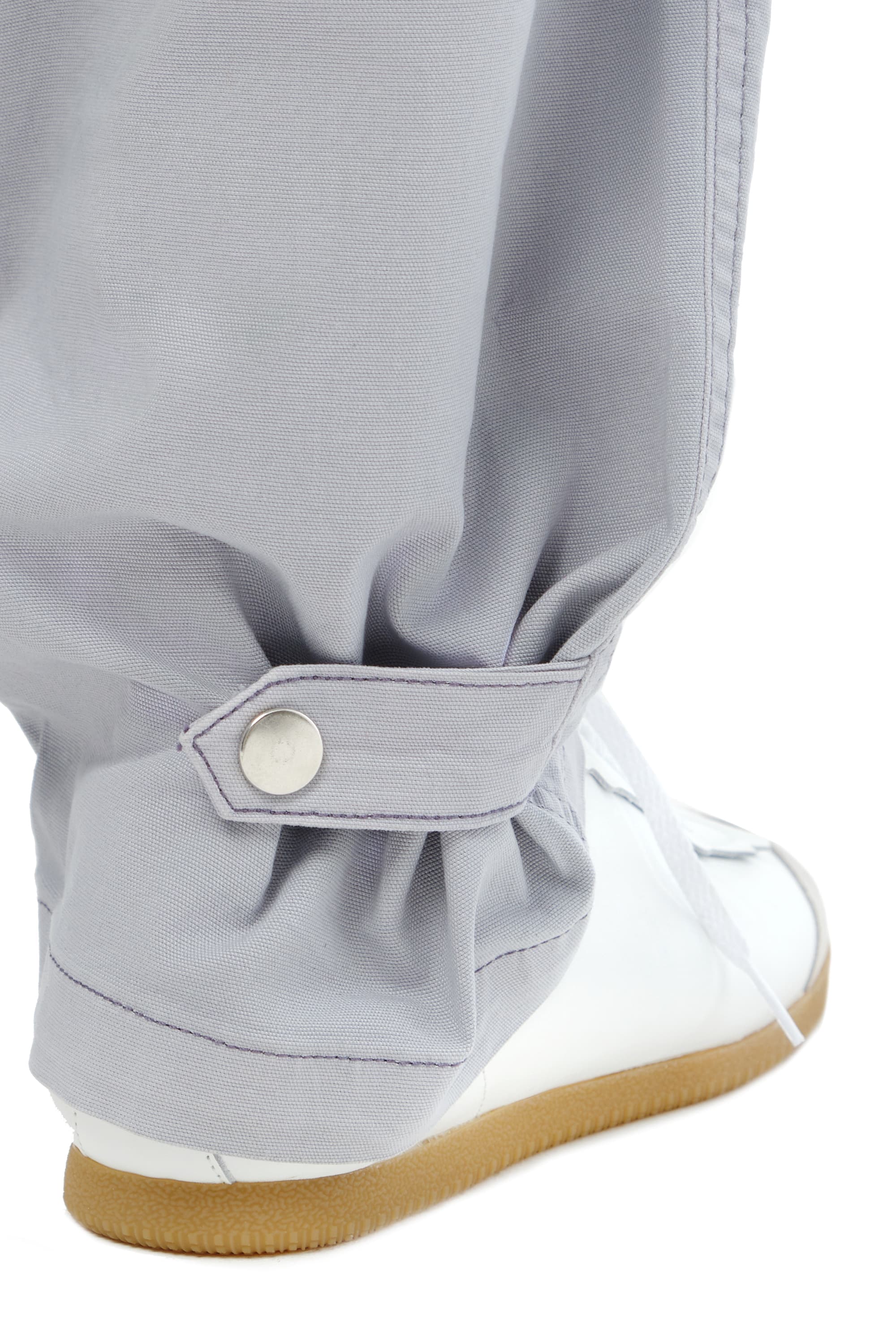 брюки карго с накладными карманами
