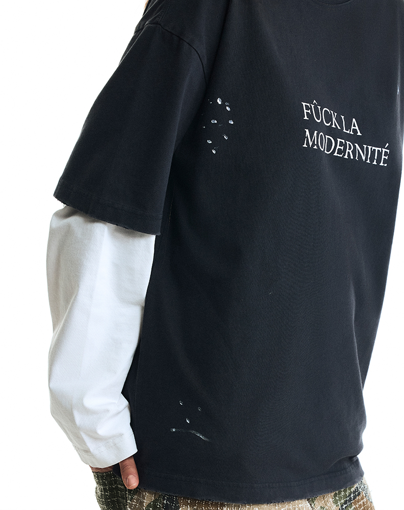 Оверсайз футболка графитового цвета “Fûck la modernité”