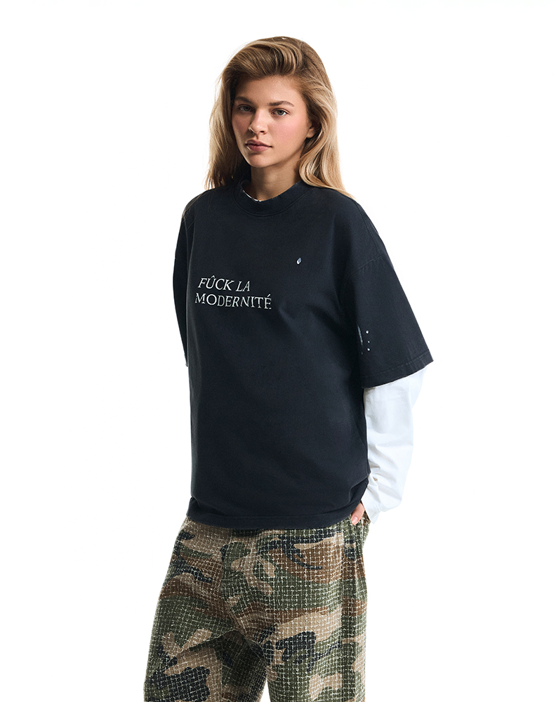 Оверсайз футболка графитового цвета “Fûck la modernité”